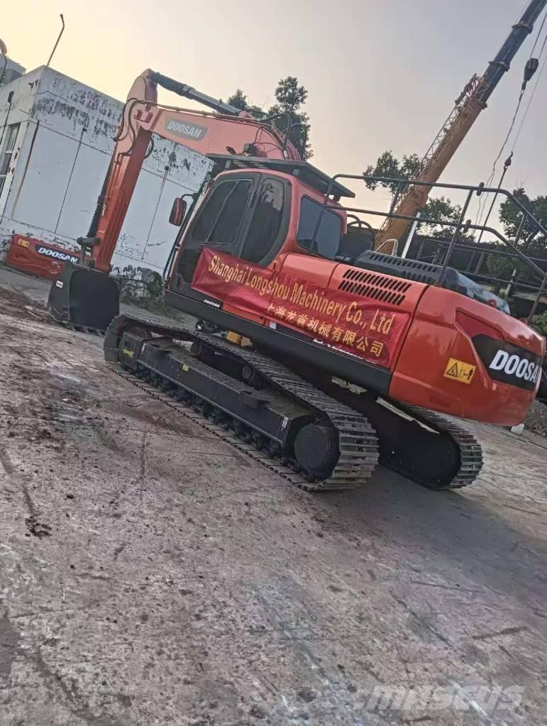 Doosan DX225LC-9C Roomikekskavaatorid