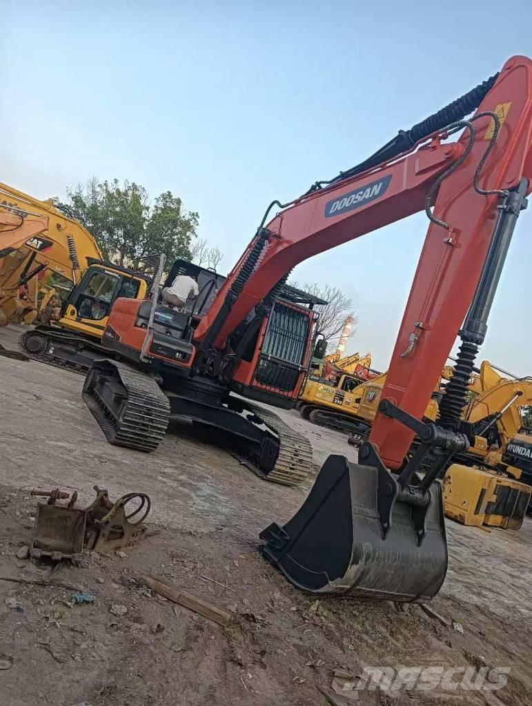 Doosan DX225LC-9C Roomikekskavaatorid