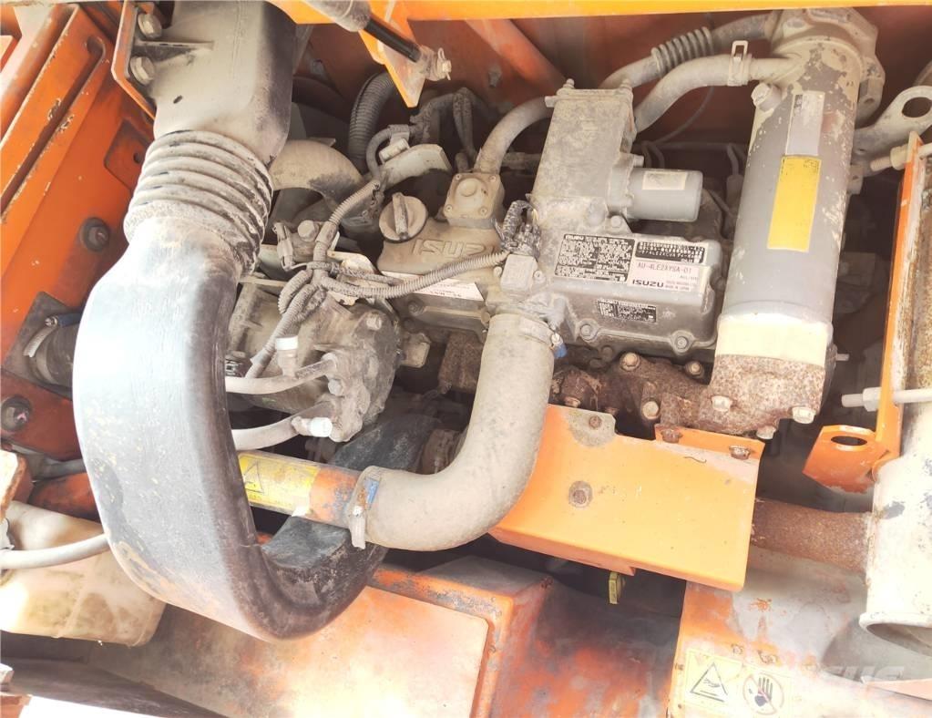 Hitachi ZX75US-3 Väikeekskavaatorid 7t-12t