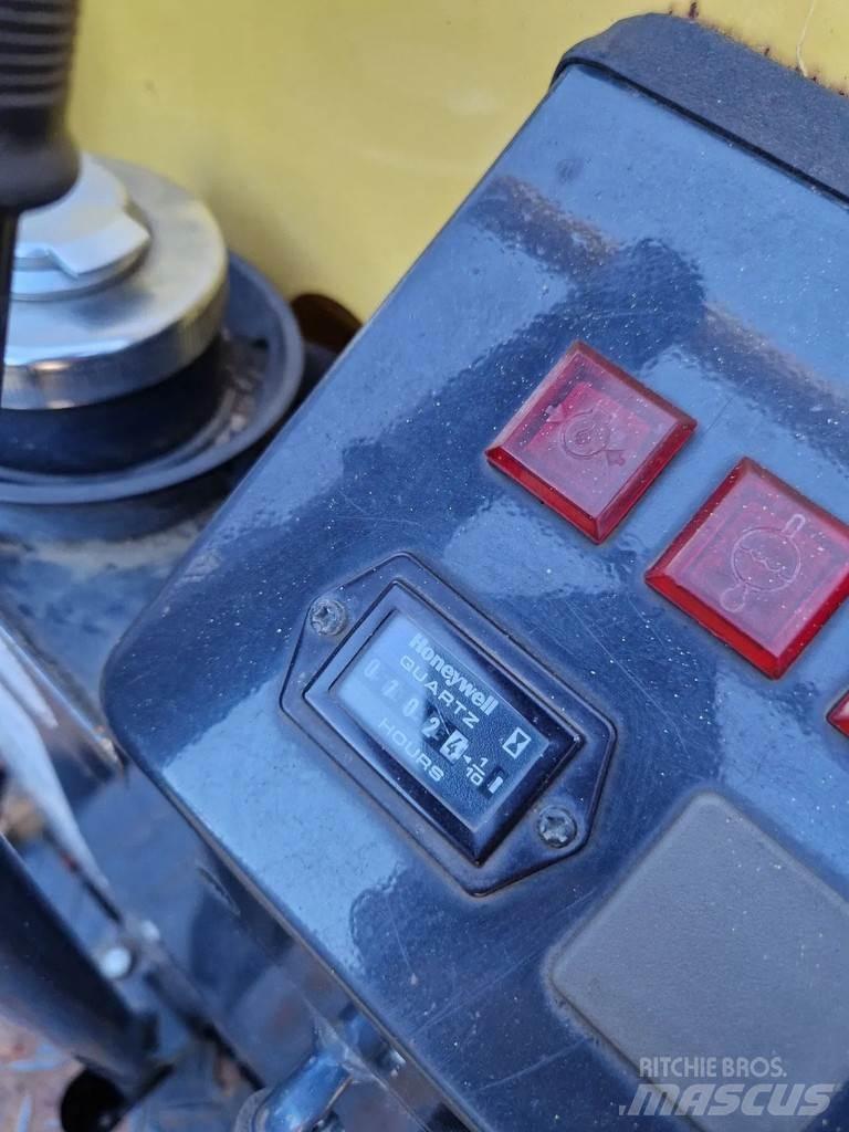 Yanmar C12R-B Roomikkallurid
