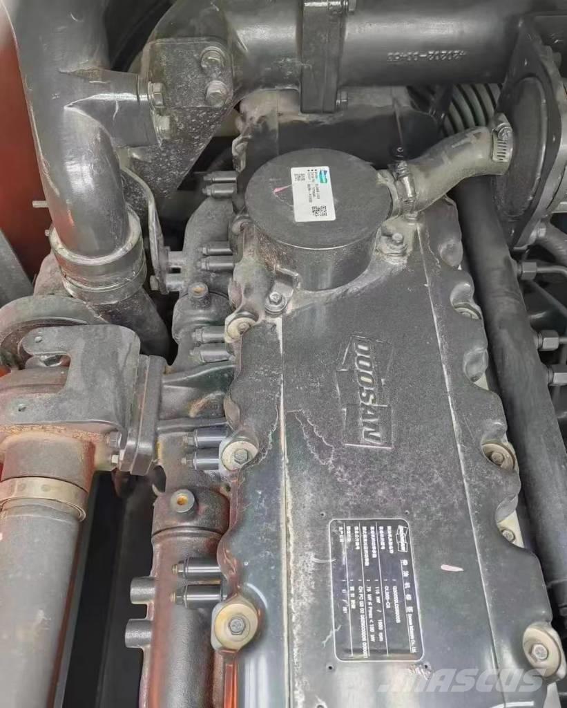 Doosan DX 220 Roomikekskavaatorid