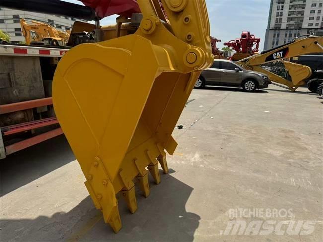 Komatsu PC 220-8 Roomikekskavaatorid