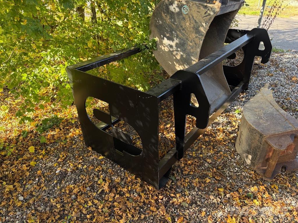 Takeuchi TB 260 Roomikekskavaatorid