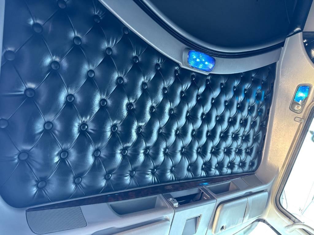 Kenworth T 800 Sadulveokid