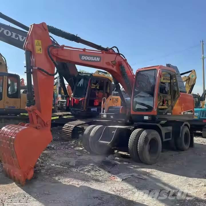 Doosan DX150W Ratasekskavaatorid