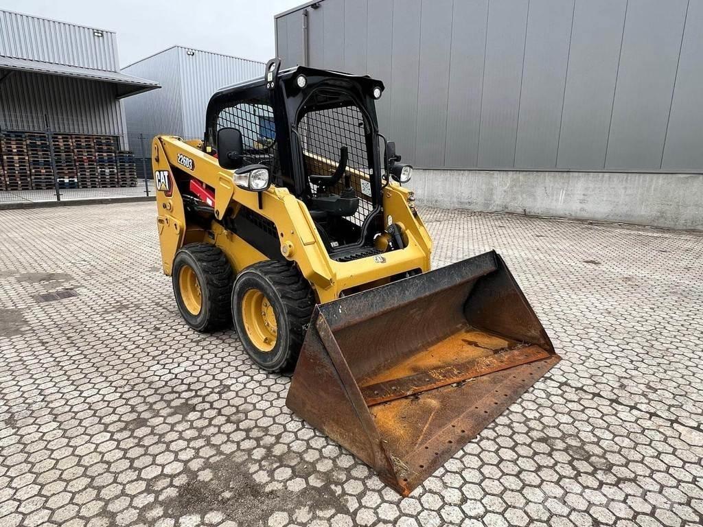 CAT 226D Kompaktlaadurid