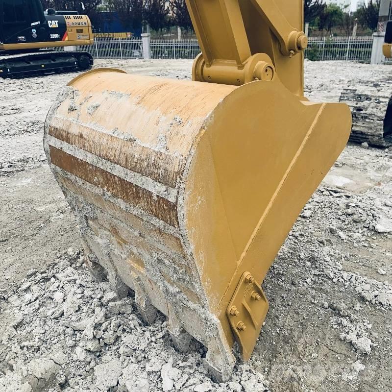 CAT 320 D Roomikekskavaatorid