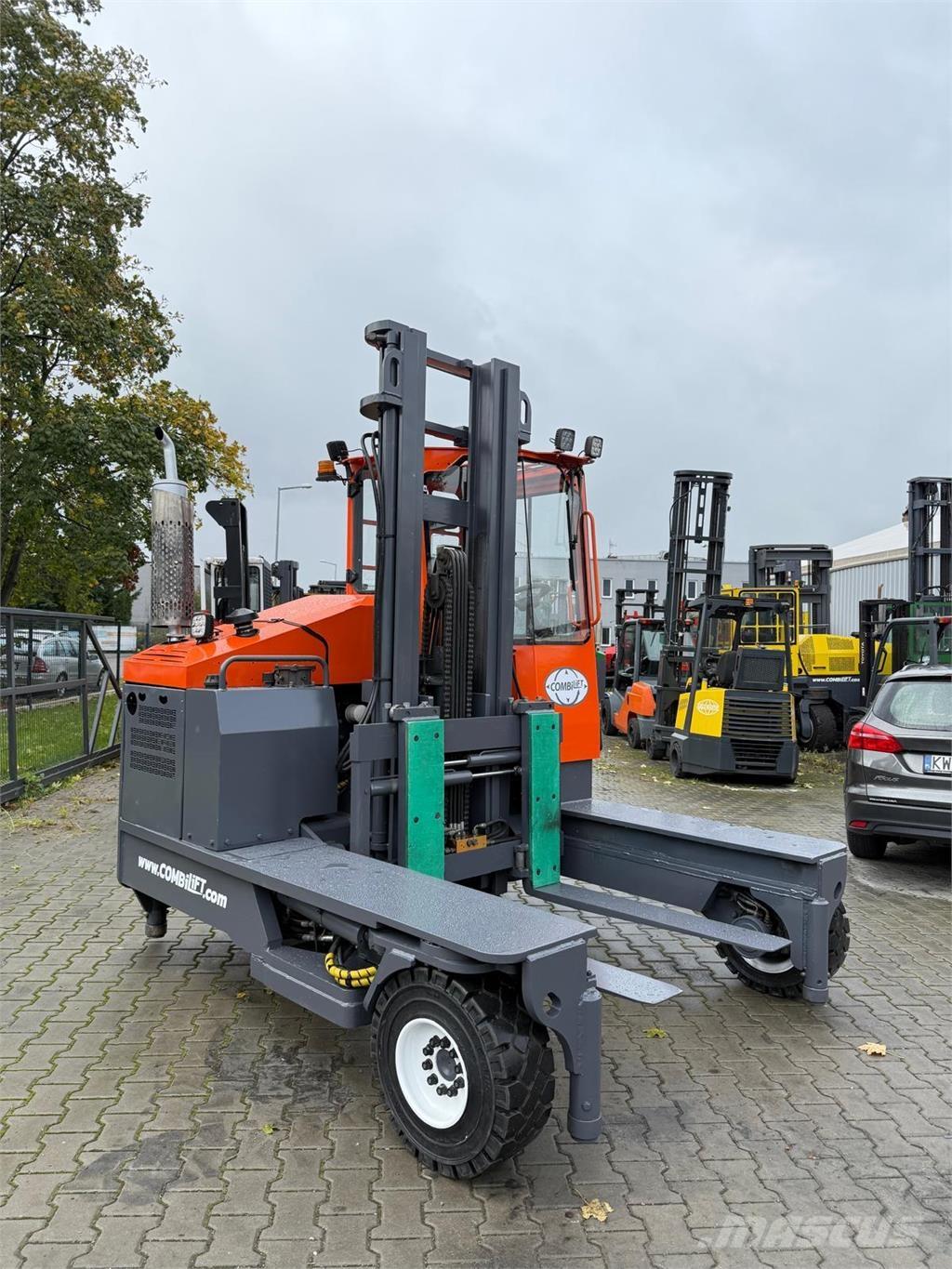 Combilift C5000 XL Neljasuuna lükandmastiga tõstukid