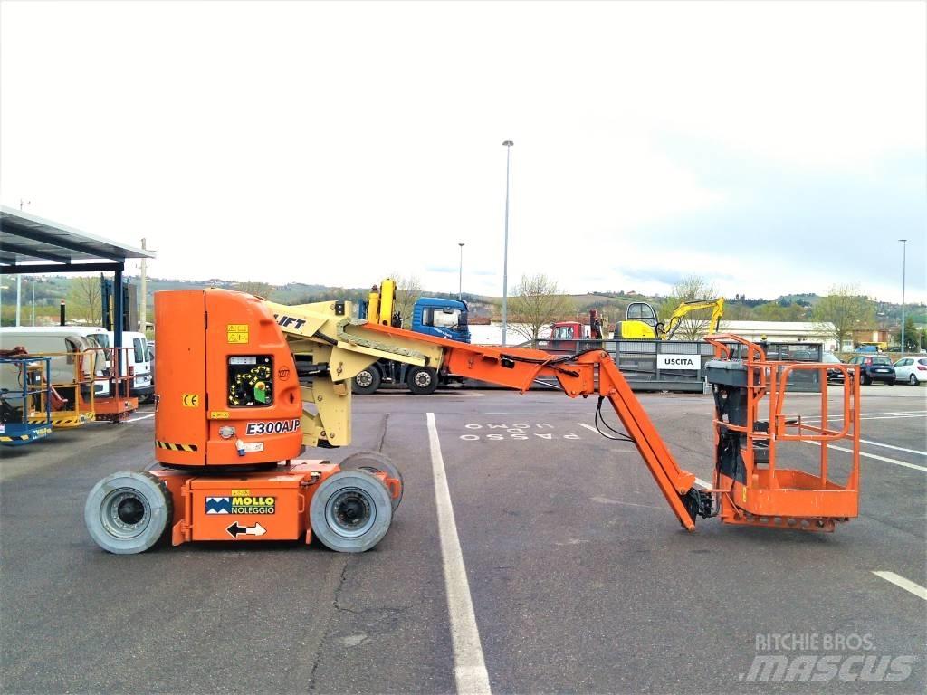 JLG E 300 AJP Iseliikuvad poomtõstukid