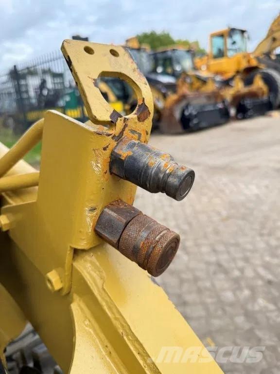 CAT 216B Turbo Kompaktlaadurid