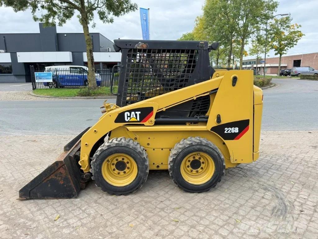 CAT 216B Turbo Kompaktlaadurid