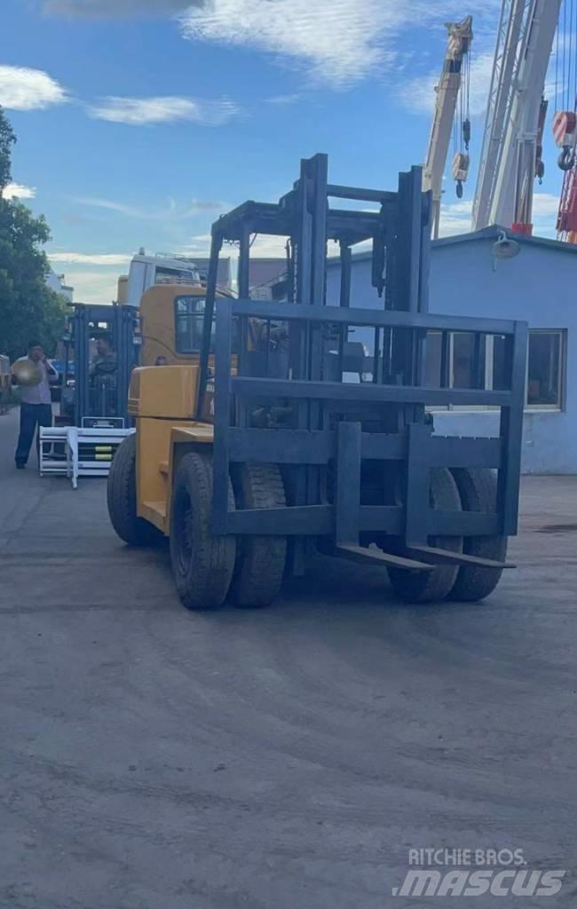 Komatsu 10 Ton Diiseltõstukid