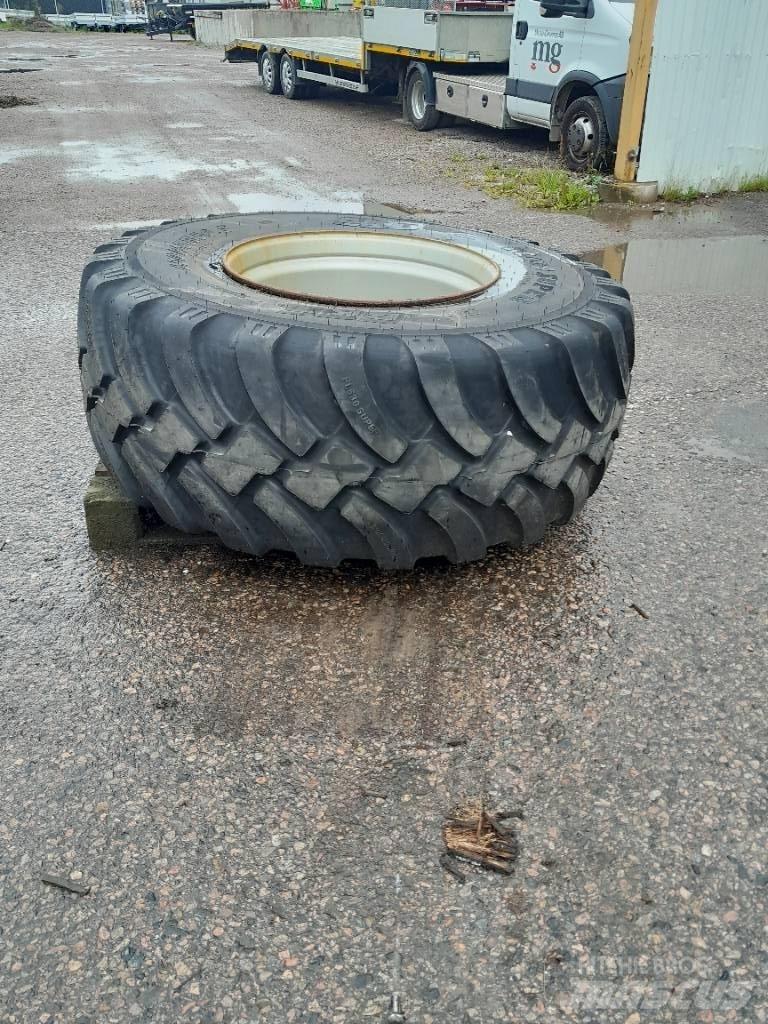 BKT 650/60R30,5 Hjul Rehvid, rattad ja veljed