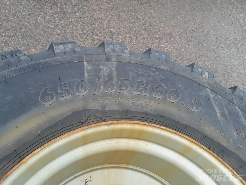 BKT 650/60R30,5 Hjul Rehvid, rattad ja veljed