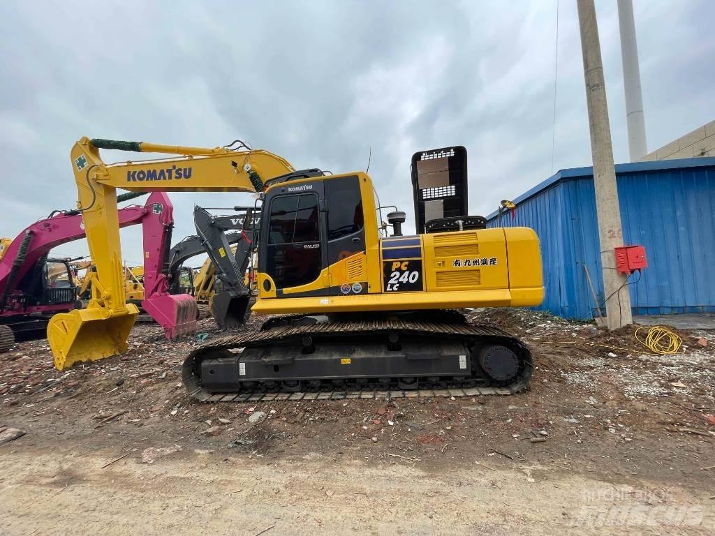 Komatsu PC 240-8 Roomikekskavaatorid