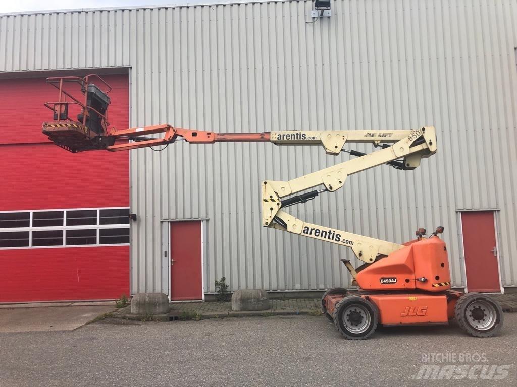 JLG E 450 AJ Iseliikuvad poomtõstukid