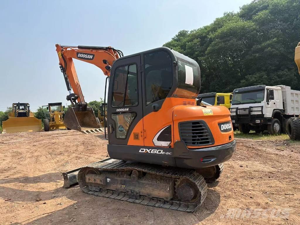 Doosan DX60 Roomikekskavaatorid