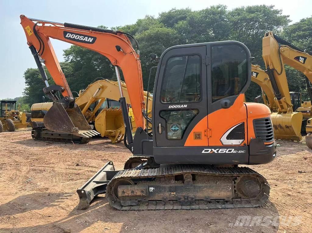 Doosan DX60 Roomikekskavaatorid