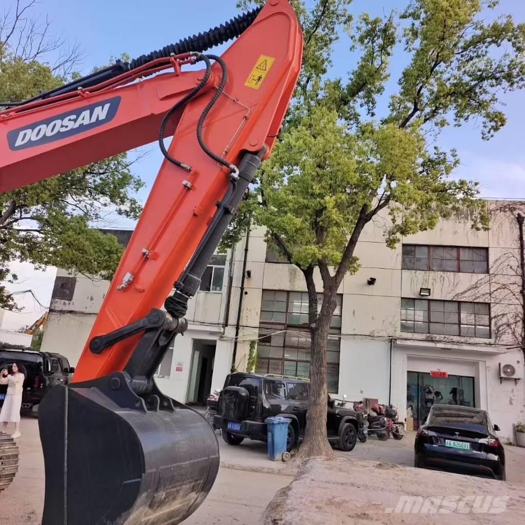 Doosan DX 300 LC-9S Roomikekskavaatorid