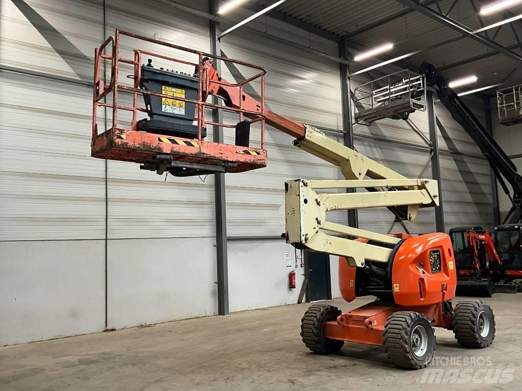 JLG 450 AJ Iseliikuvad poomtõstukid