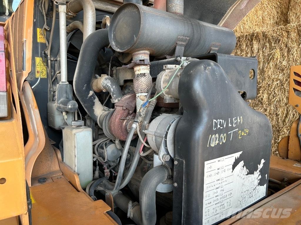CASE 821 E Rataslaadurid
