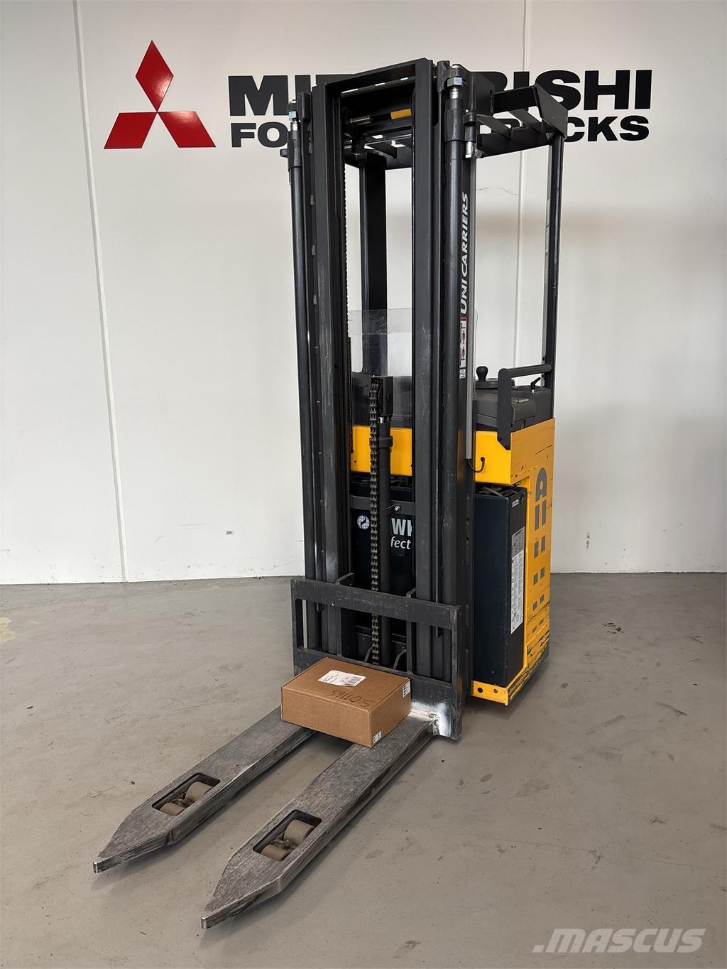 Atlet A160 Platvormiga virnastajad