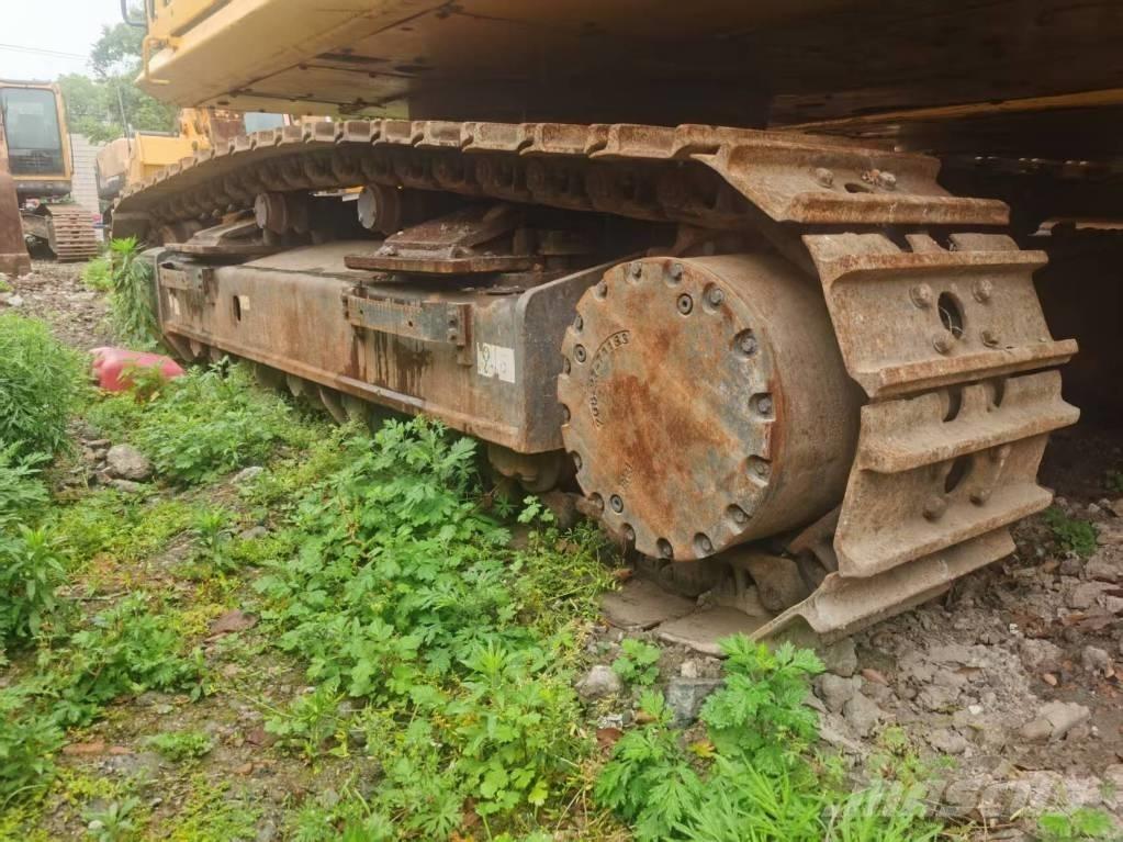 Komatsu PC 450-8 Roomikekskavaatorid