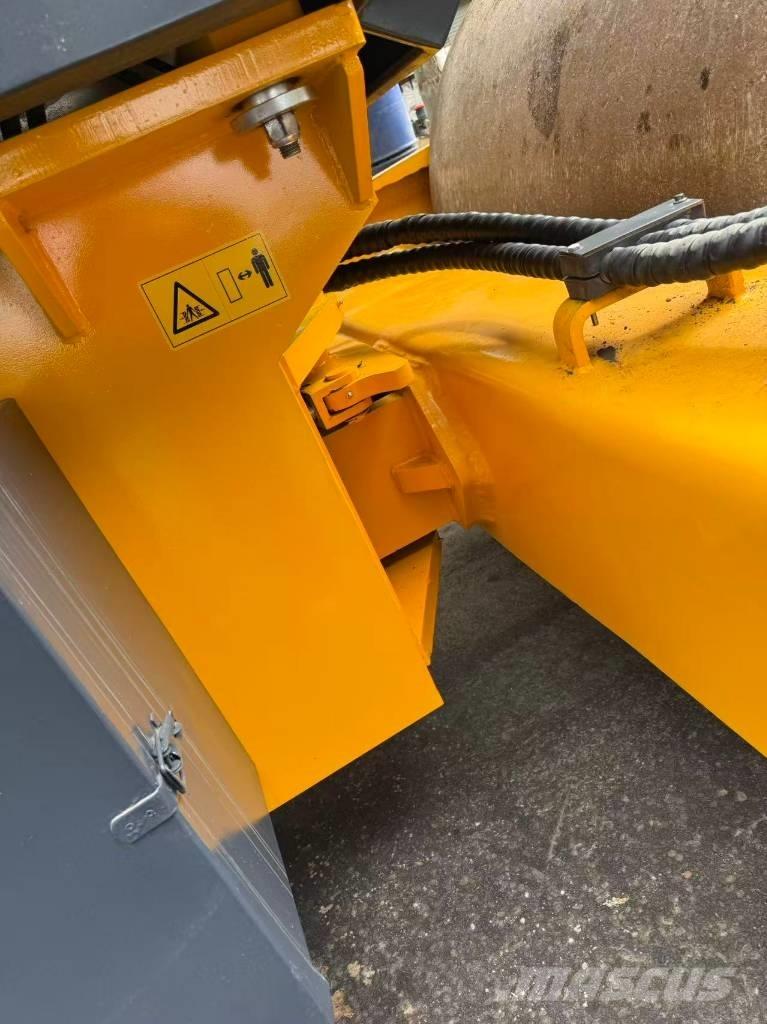 XCMG XS 223 J Ühe trumliga rullid