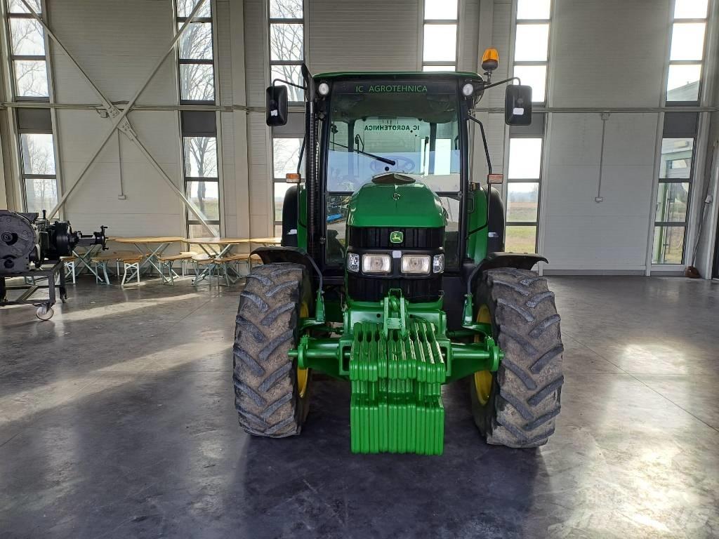 John Deere 5100 R Traktorid