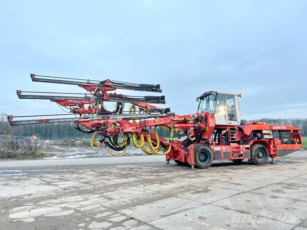 Sandvik DT1130i Vertikaalsed puurmasinad