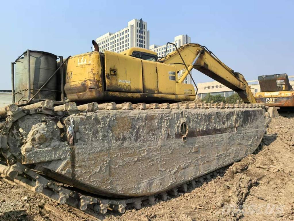 Komatsu PC 200-6 Amfiib ekskavaatorid