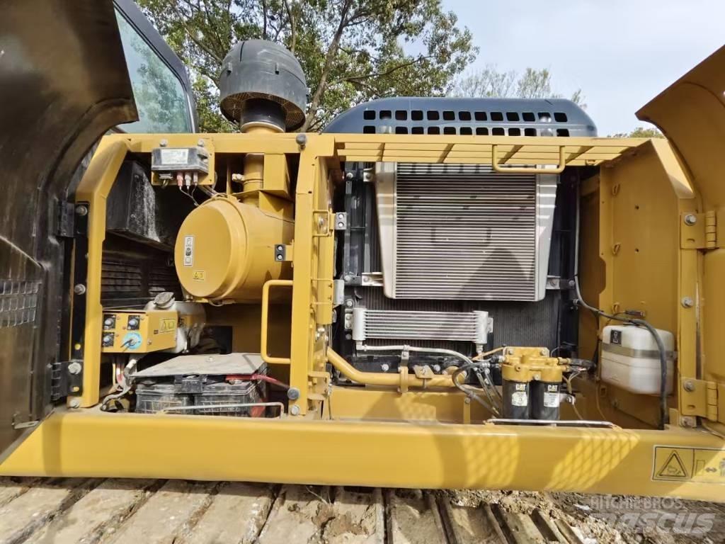 CAT 320 D2 Roomikekskavaatorid