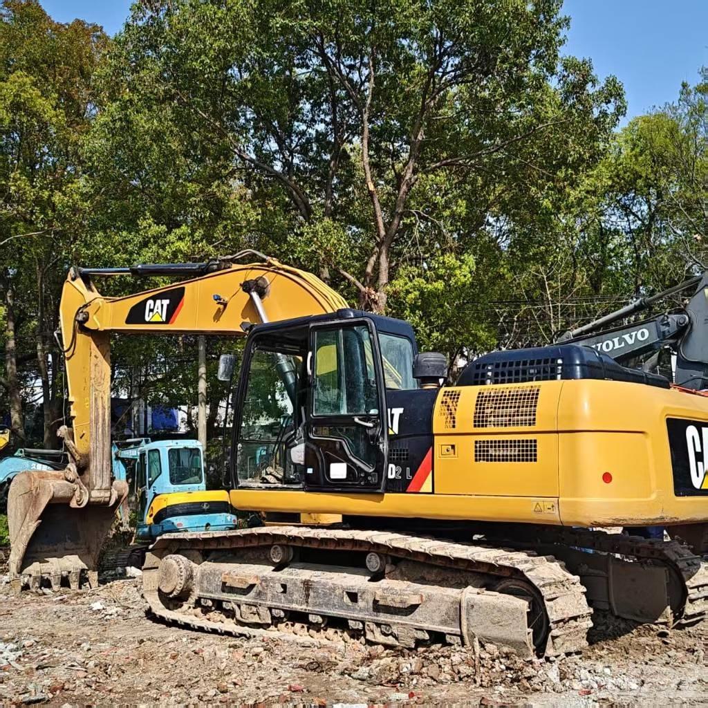 CAT 320 D2 Roomikekskavaatorid