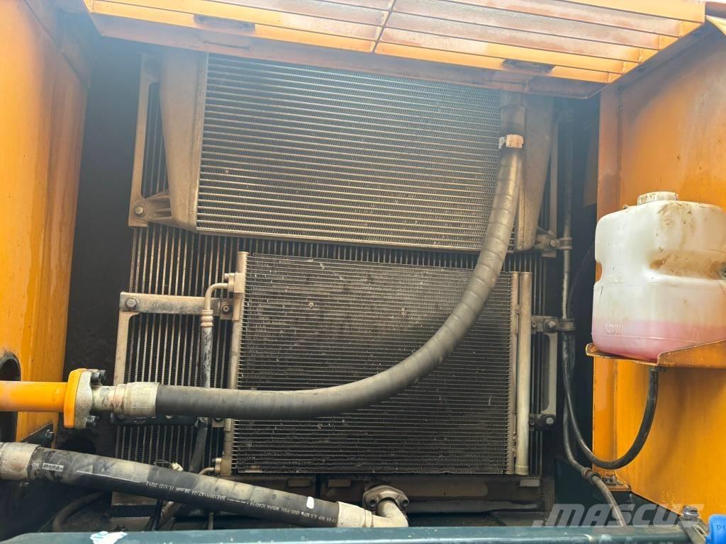 Hyundai 290LC-9 Roomikekskavaatorid