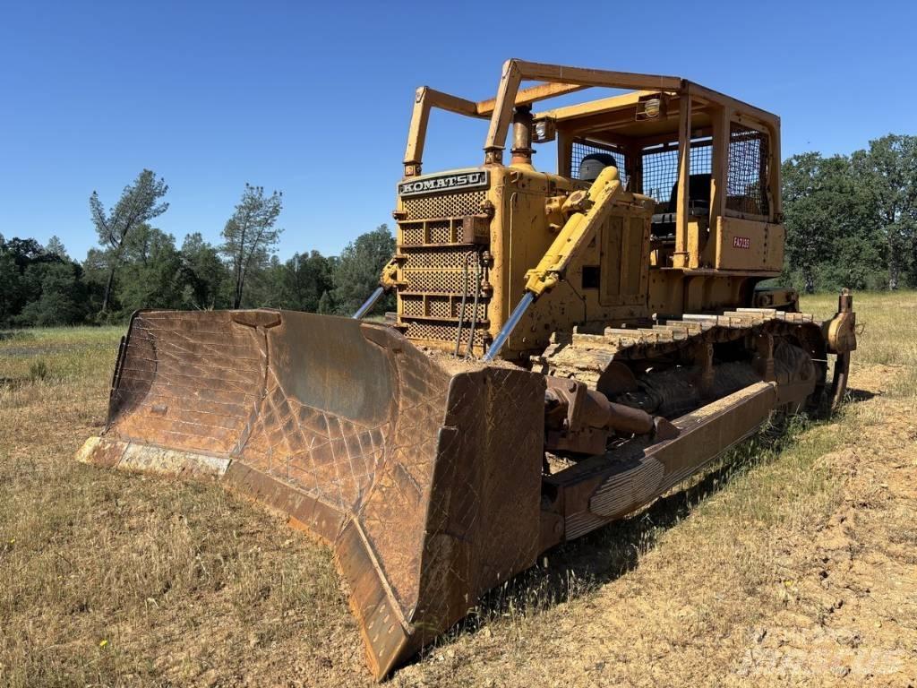 Komatsu D 85-12 Buldooserid