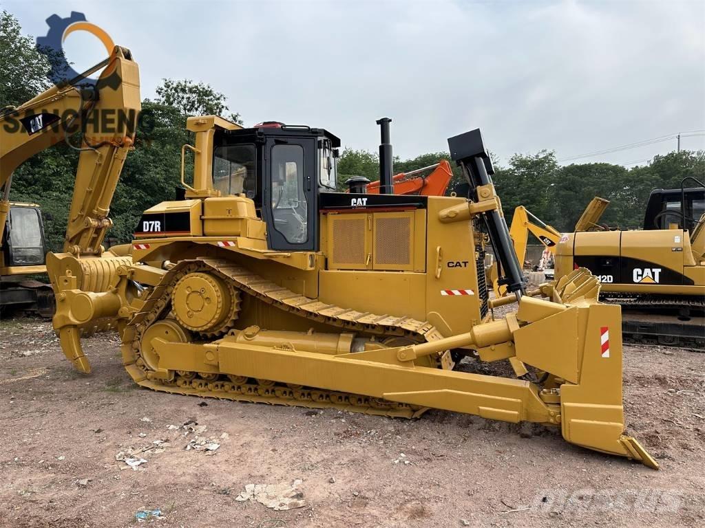 CAT D 7 R Buldooserid