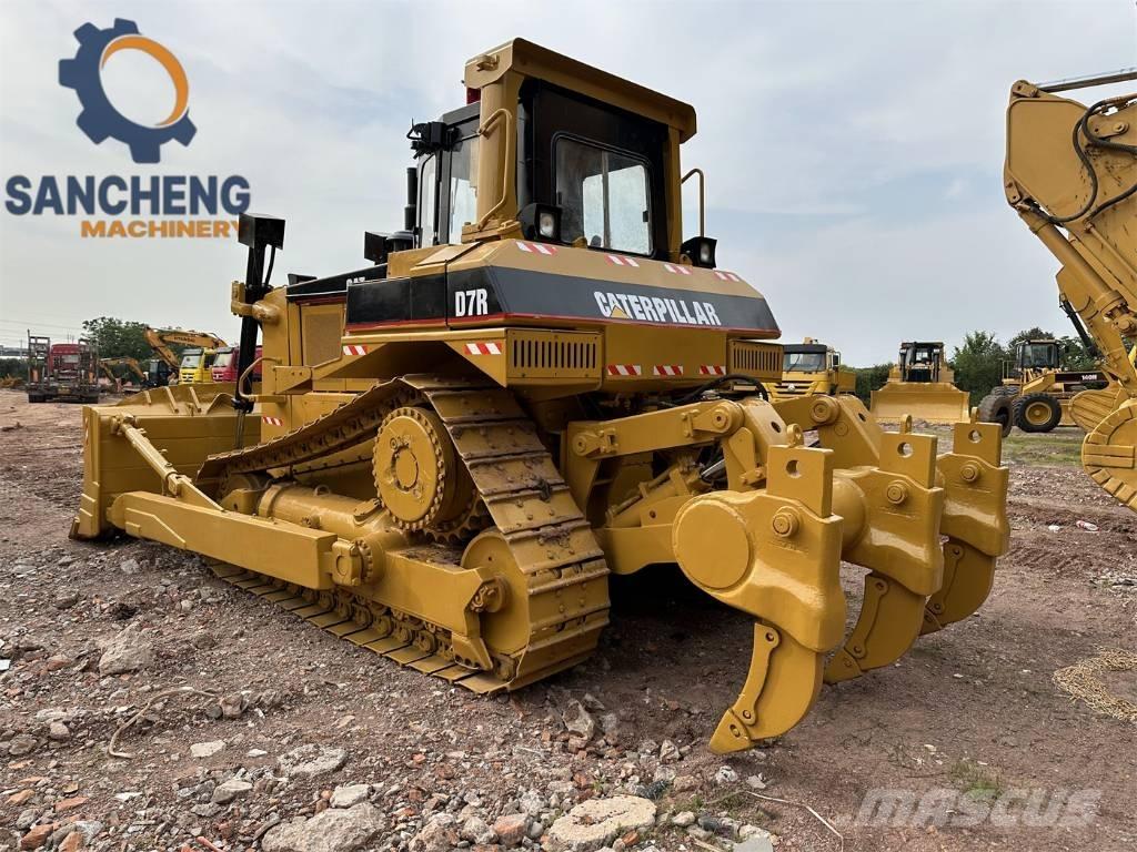 CAT D 7 R Buldooserid