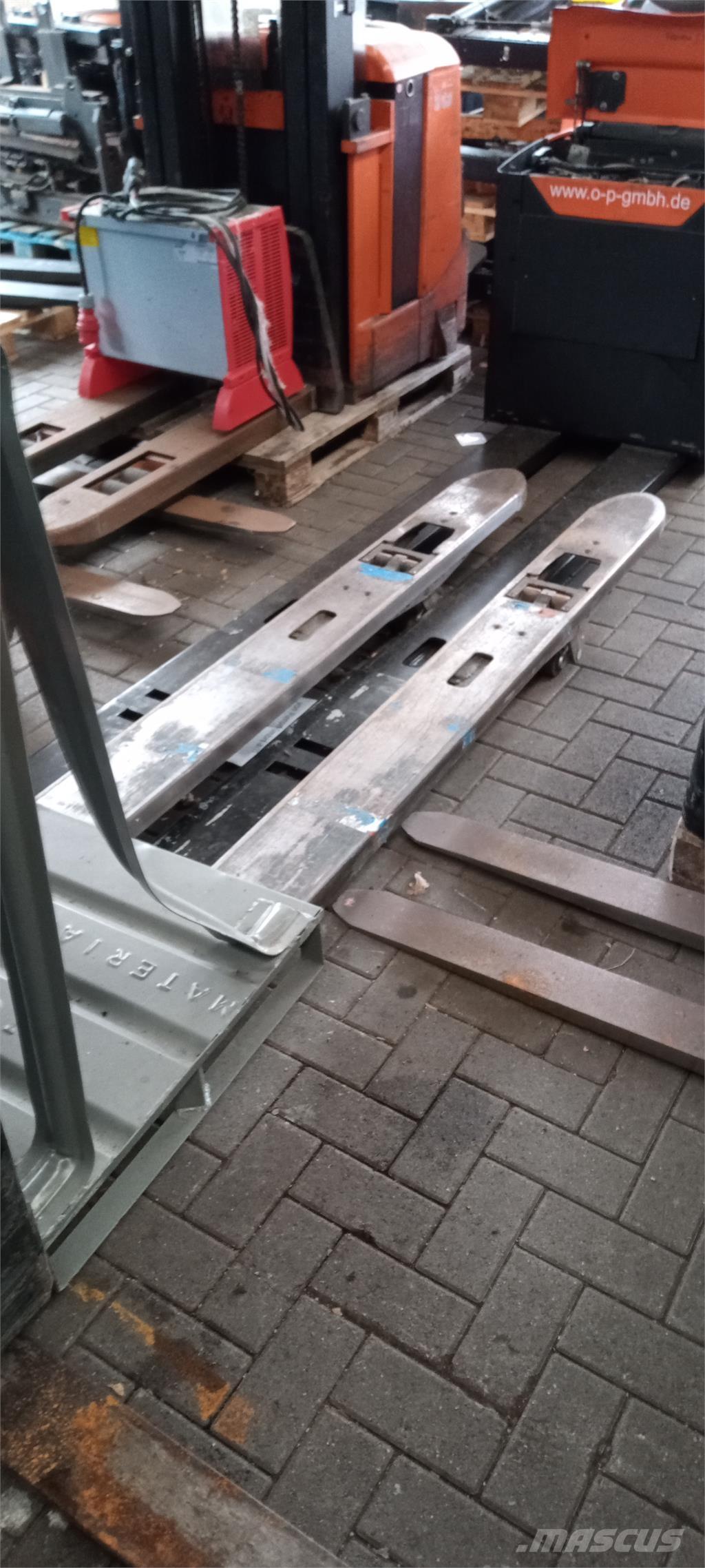 Toyota LPE 250 Järelkäidavad virnastajad