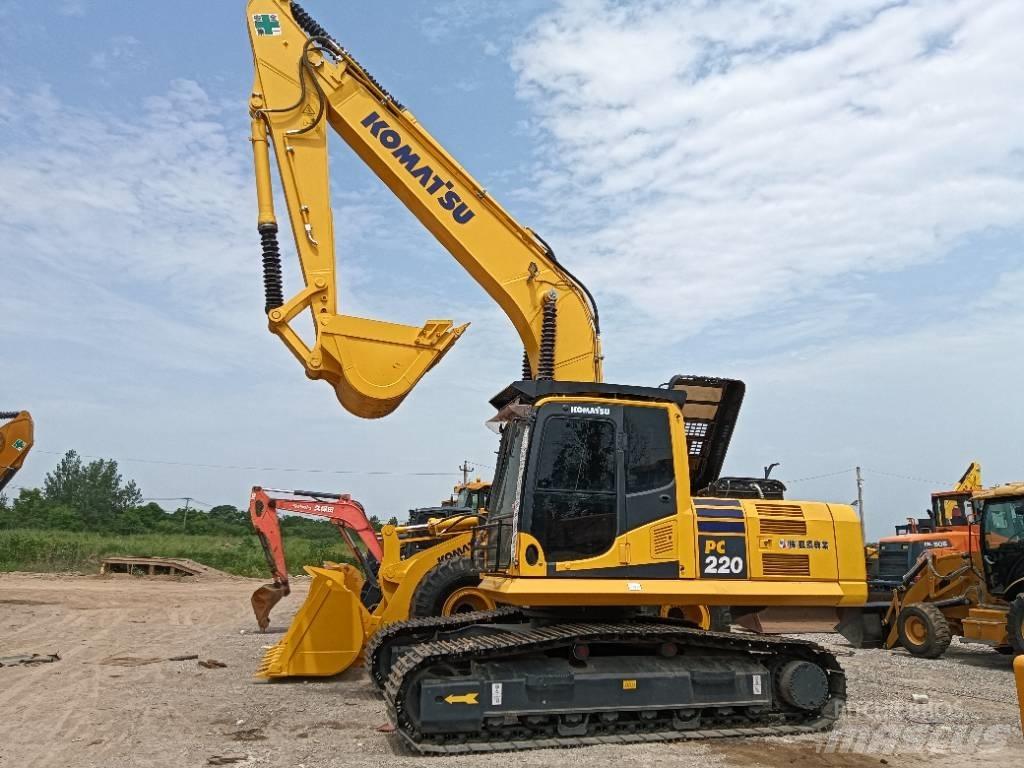 Komatsu PC 220-8 Roomikekskavaatorid
