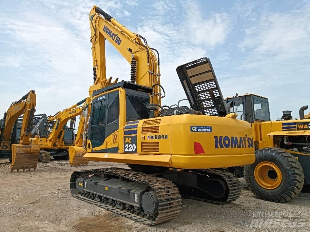 Komatsu PC 220-8 Roomikekskavaatorid