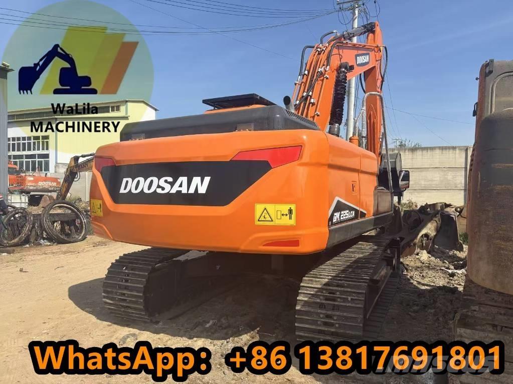 Doosan DX 225 LCA Roomikekskavaatorid