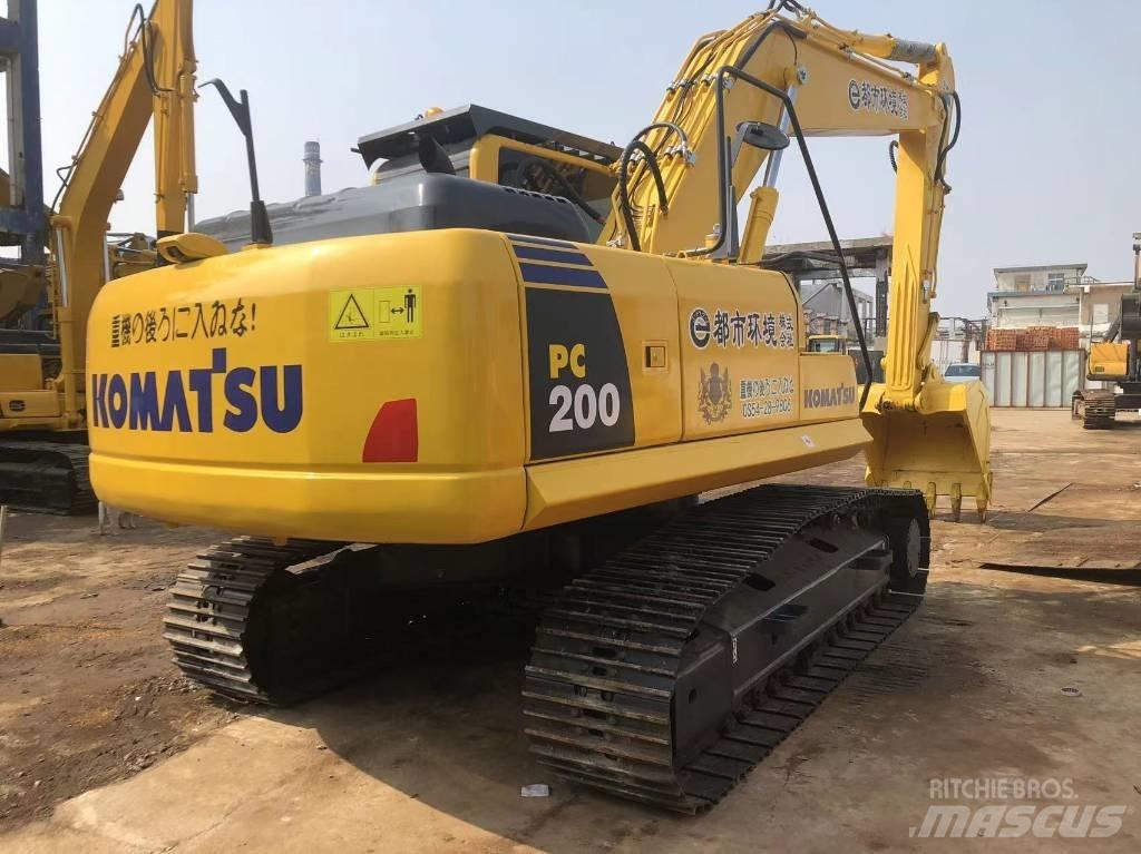 Komatsu PC 220-8 Roomikekskavaatorid