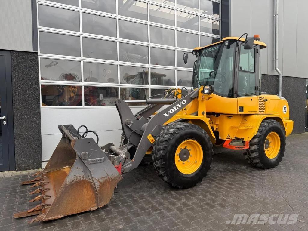 Volvo L30G Rataslaadurid