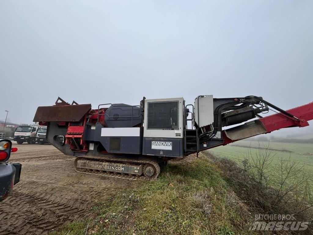 Sandvik QJ 241 Iseliikuvad purustid