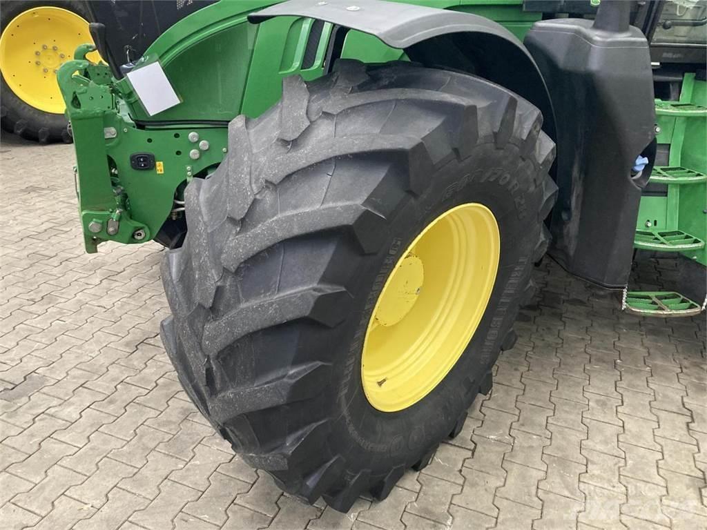 John Deere 6215R Traktorid