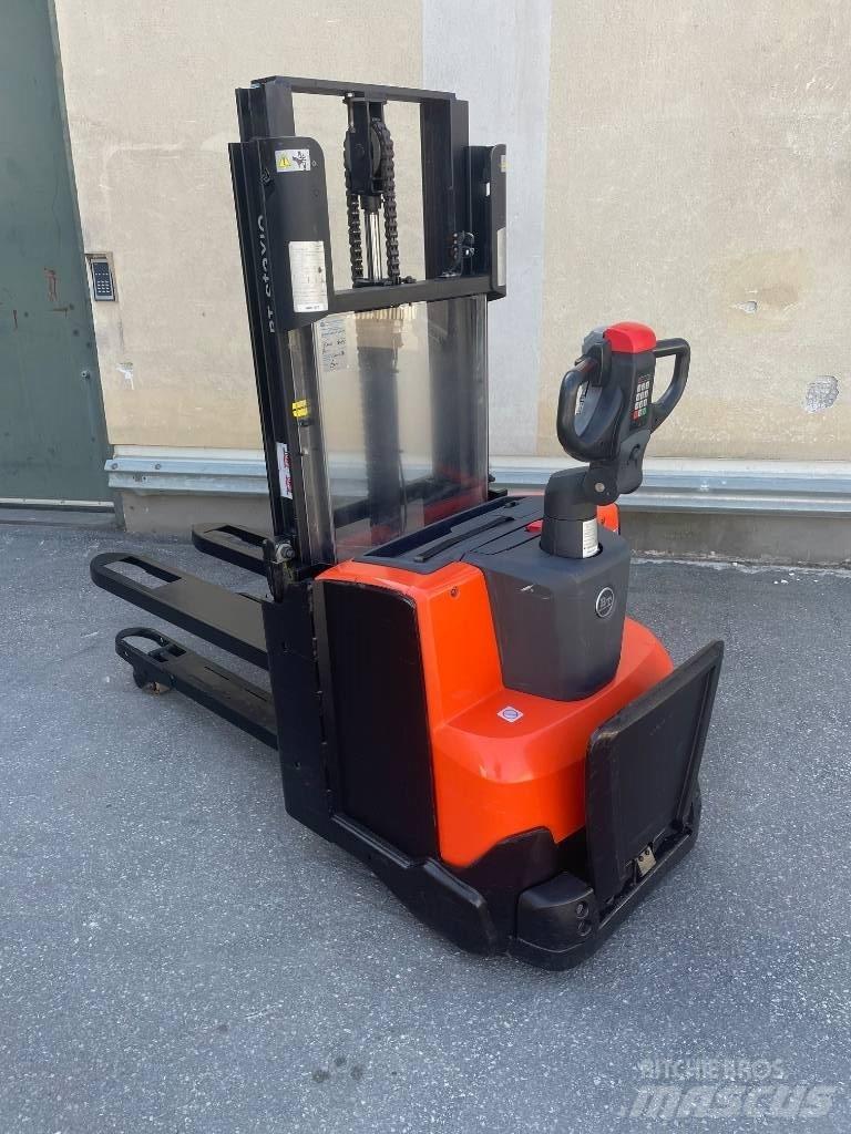BT SWE200D Järelkäidavad virnastajad
