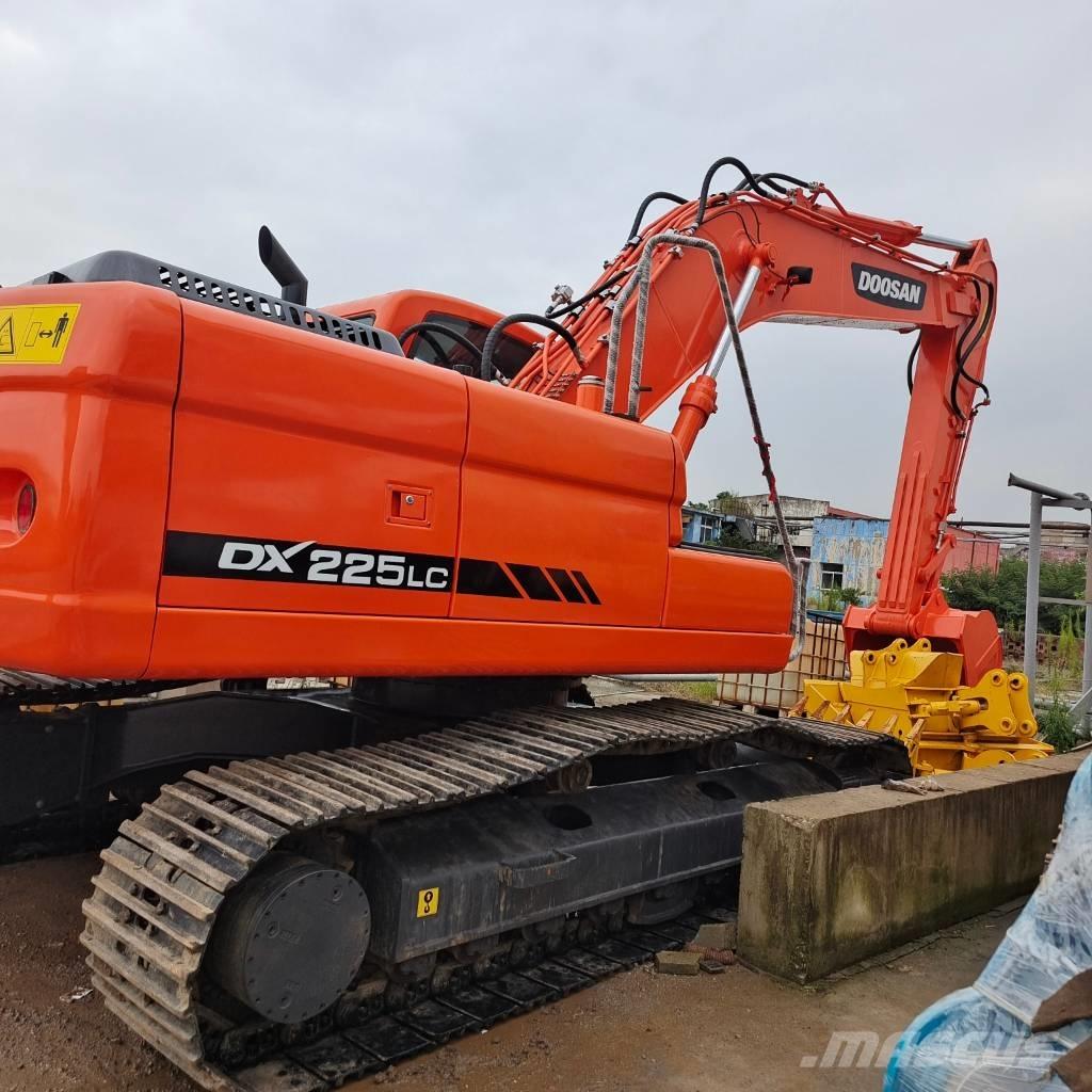 Doosan DX 225 Roomikekskavaatorid