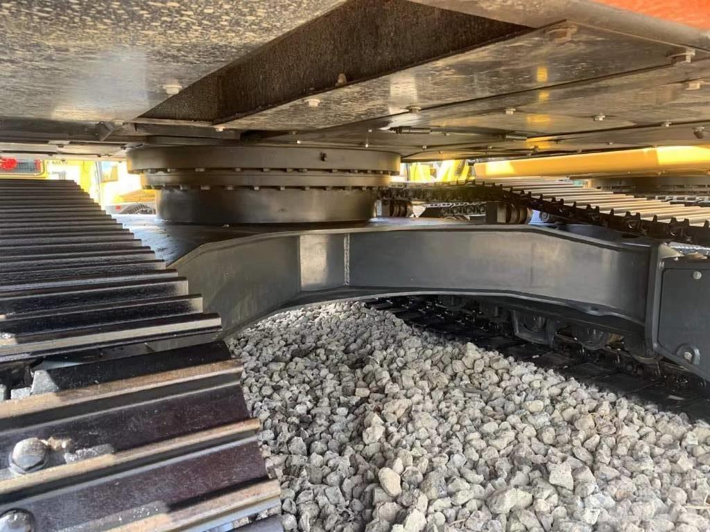 Doosan DX 225 Roomikekskavaatorid