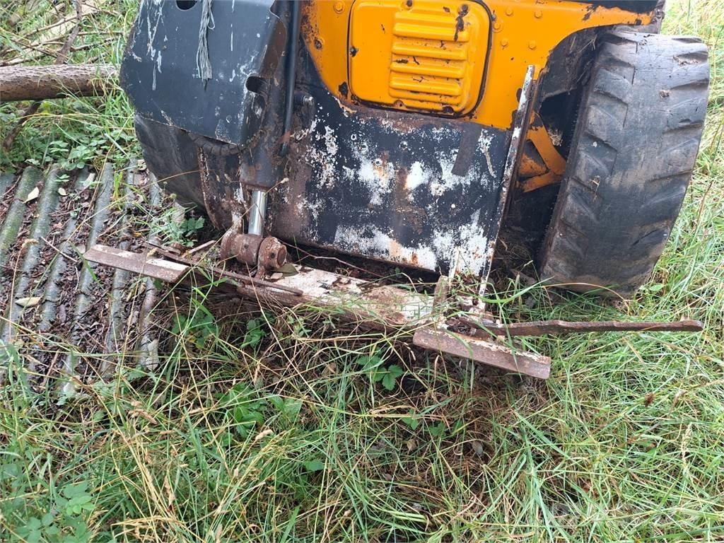 JCB 180 W 4X4 Muu