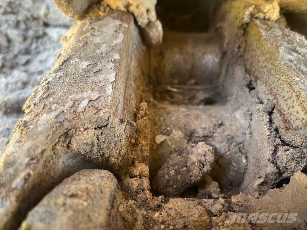 Komatsu PC 240 LC-8 Roomikekskavaatorid